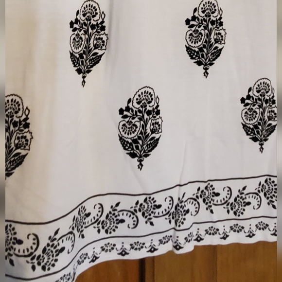 🛑 Old Navy XXL SS Split Neck White Print Blouse 🚔 - Picture 5 of 14